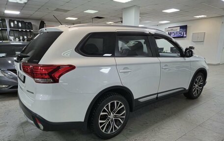 Mitsubishi Outlander III рестайлинг 3, 2015 год, 1 799 000 рублей, 4 фотография