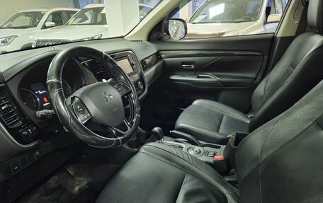 Mitsubishi Outlander III рестайлинг 3, 2015 год, 1 799 000 рублей, 9 фотография