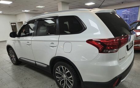 Mitsubishi Outlander III рестайлинг 3, 2015 год, 1 799 000 рублей, 7 фотография