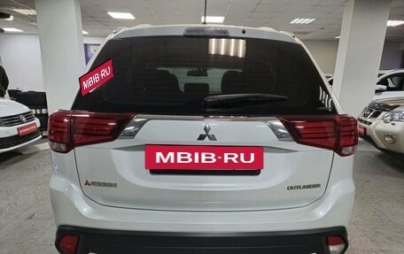 Mitsubishi Outlander III рестайлинг 3, 2015 год, 1 799 000 рублей, 5 фотография