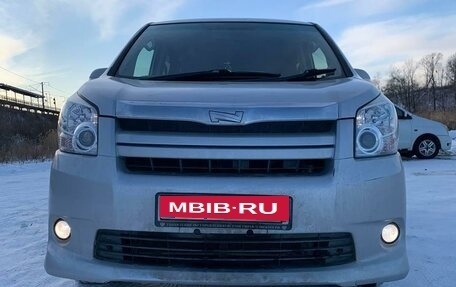 Toyota Noah III, 2008 год, 1 450 000 рублей, 15 фотография