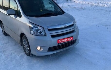 Toyota Noah III, 2008 год, 1 450 000 рублей, 18 фотография