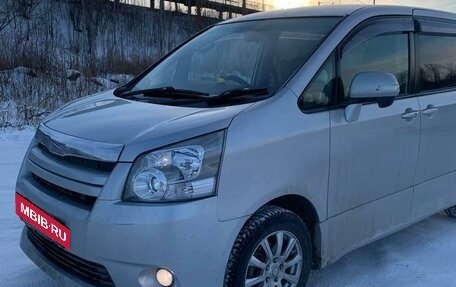 Toyota Noah III, 2008 год, 1 450 000 рублей, 14 фотография