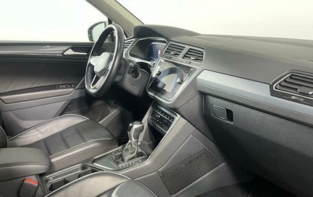 Volkswagen Tiguan II, 2021 год, 3 279 000 рублей, 13 фотография