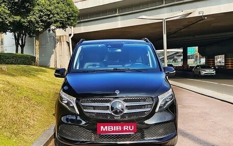 Mercedes-Benz V-Класс, 2020 год, 4 500 000 рублей, 2 фотография