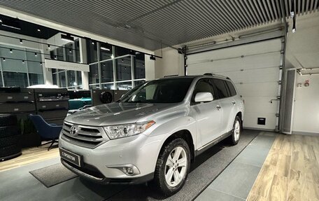 Toyota Highlander III, 2012 год, 2 199 000 рублей, 2 фотография