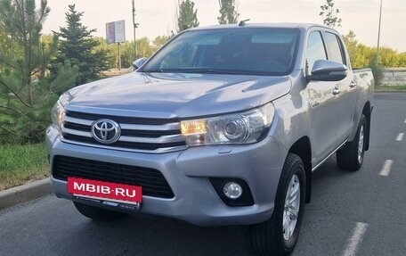 Toyota Hilux VIII, 2015 год, 2 920 000 рублей, 7 фотография