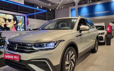 Volkswagen Tiguan II, 2023 год, 4 498 000 рублей, 2 фотография