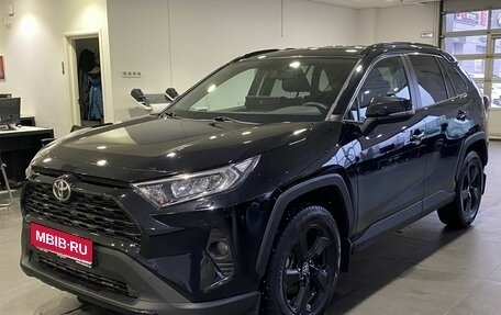 Toyota RAV4, 2021 год, 3 999 000 рублей, 1 фотография