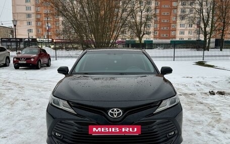 Toyota Camry, 2019 год, 2 450 000 рублей, 2 фотография