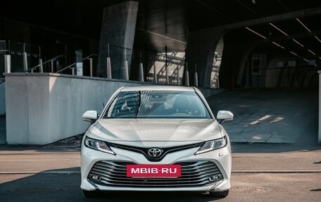 Toyota Camry, 2018 год, 2 850 000 рублей, 2 фотография