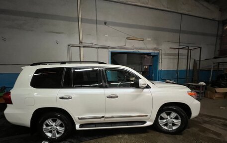 Toyota Land Cruiser 200, 2013 год, 4 000 000 рублей, 3 фотография