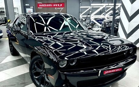 Dodge Challenger III рестайлинг 2, 2020 год, 4 700 000 рублей, 1 фотография