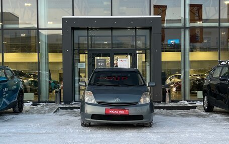 Toyota Prius, 2004 год, 695 000 рублей, 2 фотография