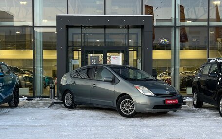 Toyota Prius, 2004 год, 695 000 рублей, 3 фотография