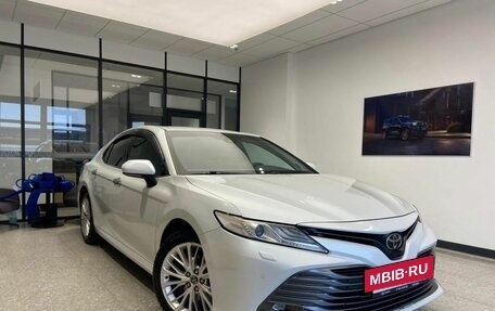 Toyota Camry, 2018 год, 2 850 000 рублей, 3 фотография