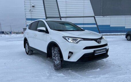 Toyota RAV4, 2018 год, 2 400 001 рублей, 2 фотография