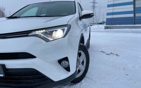 Toyota RAV4, 2018 год, 2 400 001 рублей, 7 фотография