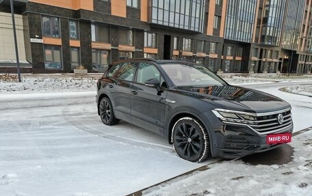 Volkswagen Touareg III, 2018 год, 5 350 000 рублей, 2 фотография