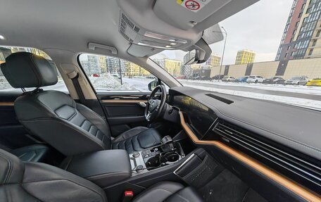 Volkswagen Touareg III, 2018 год, 5 350 000 рублей, 18 фотография