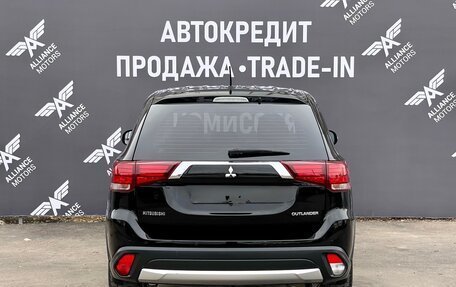 Mitsubishi Outlander III рестайлинг 3, 2015 год, 1 685 000 рублей, 6 фотография