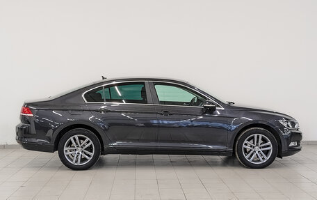 Volkswagen Passat B8 рестайлинг, 2019 год, 2 800 000 рублей, 4 фотография