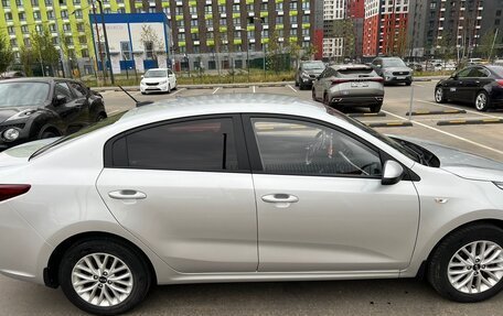 KIA Rio IV, 2018 год, 1 630 000 рублей, 2 фотография