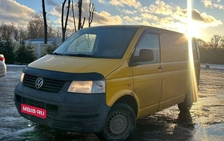 Volkswagen Transporter T5 рестайлинг, 2005 год, 690 000 рублей, 1 фотография