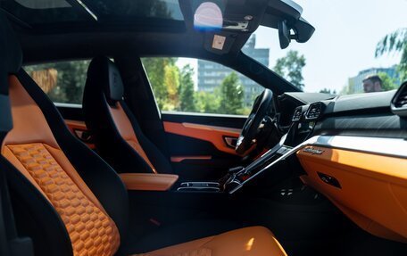 Lamborghini Urus I, 2018 год, 28 000 000 рублей, 9 фотография