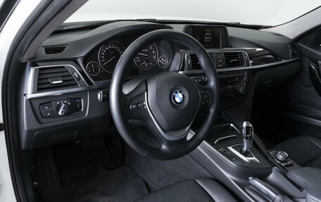 BMW 3 серия, 2016 год, 2 049 000 рублей, 13 фотография