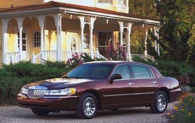 Lincoln Town Car III рестайлинг, 1999 год, 260 000 рублей, 1 фотография