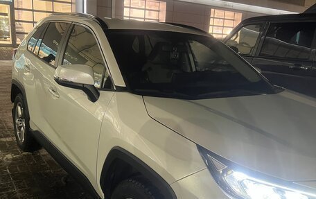 Toyota RAV4, 2020 год, 3 550 000 рублей, 4 фотография