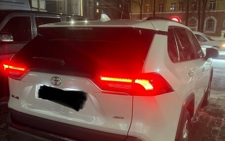 Toyota RAV4, 2020 год, 3 550 000 рублей, 5 фотография