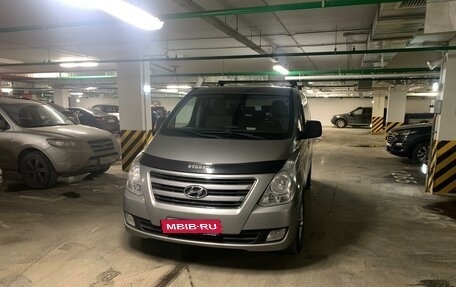 Hyundai H-1 II рестайлинг, 2015 год, 2 380 000 рублей, 2 фотография