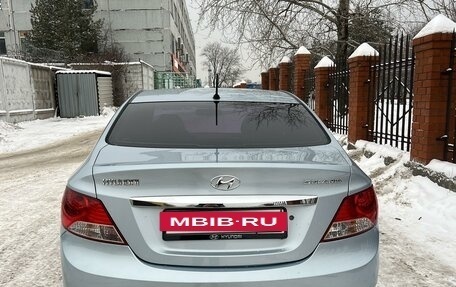 Hyundai Solaris II рестайлинг, 2011 год, 800 000 рублей, 5 фотография