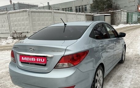 Hyundai Solaris II рестайлинг, 2011 год, 800 000 рублей, 6 фотография