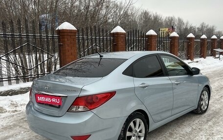 Hyundai Solaris II рестайлинг, 2011 год, 800 000 рублей, 10 фотография