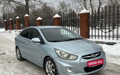 Hyundai Solaris II рестайлинг, 2011 год, 800 000 рублей, 11 фотография