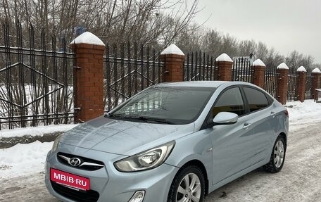 Hyundai Solaris II рестайлинг, 2011 год, 800 000 рублей, 27 фотография