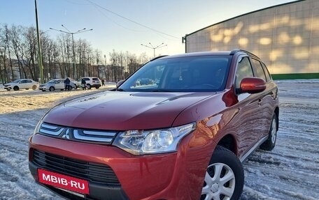 Mitsubishi Outlander III рестайлинг 3, 2013 год, 1 470 000 рублей, 4 фотография