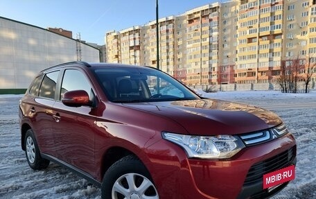 Mitsubishi Outlander III рестайлинг 3, 2013 год, 1 470 000 рублей, 2 фотография