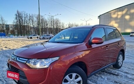 Mitsubishi Outlander III рестайлинг 3, 2013 год, 1 470 000 рублей, 3 фотография