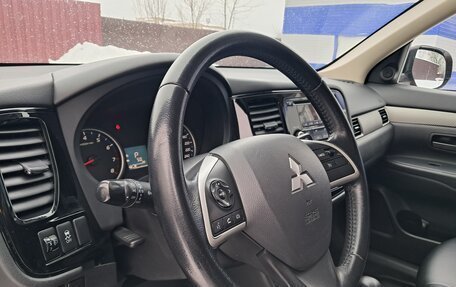 Mitsubishi Outlander III рестайлинг 3, 2013 год, 1 470 000 рублей, 13 фотография