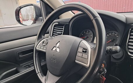 Mitsubishi Outlander III рестайлинг 3, 2013 год, 1 470 000 рублей, 12 фотография