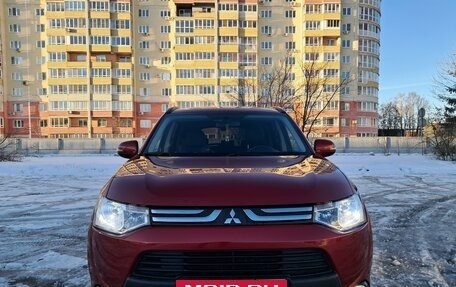 Mitsubishi Outlander III рестайлинг 3, 2013 год, 1 470 000 рублей, 10 фотография