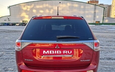 Mitsubishi Outlander III рестайлинг 3, 2013 год, 1 470 000 рублей, 9 фотография