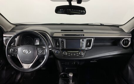 Toyota RAV4, 2018 год, 2 440 000 рублей, 13 фотография