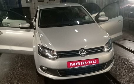 Volkswagen Polo VI (EU Market), 2011 год, 850 000 рублей, 3 фотография