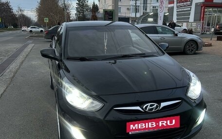 Hyundai Solaris II рестайлинг, 2011 год, 900 000 рублей, 3 фотография