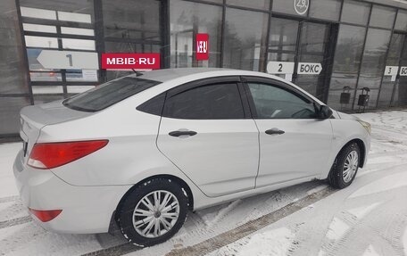 Hyundai Solaris II рестайлинг, 2016 год, 890 000 рублей, 5 фотография